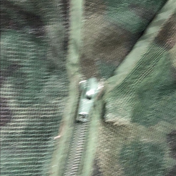 Vintage Game Winner Camo Hunting Vest with Netting - Picture 3 of 6